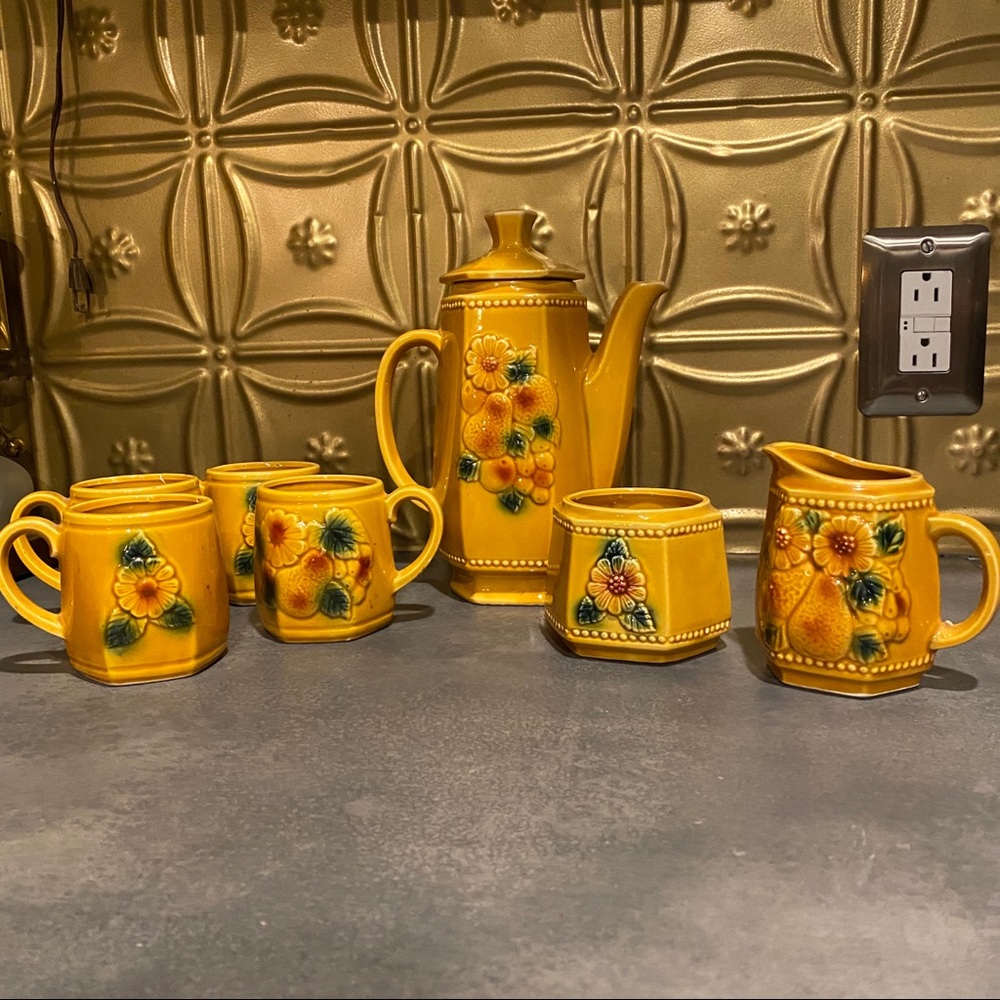 Vintage 60s mod mustard ceramic coffee/tea set